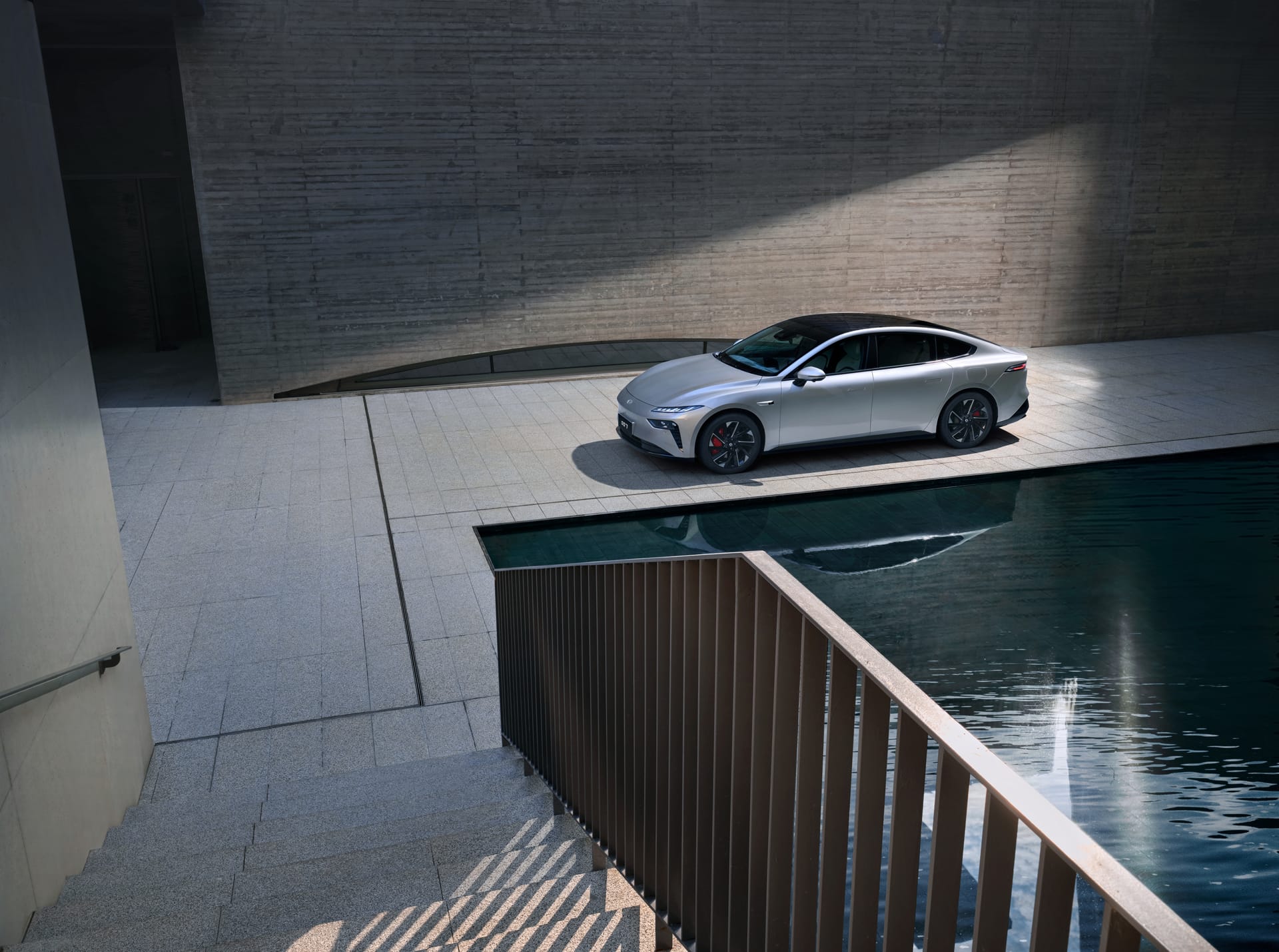 Dongfeng 007 exterior 1