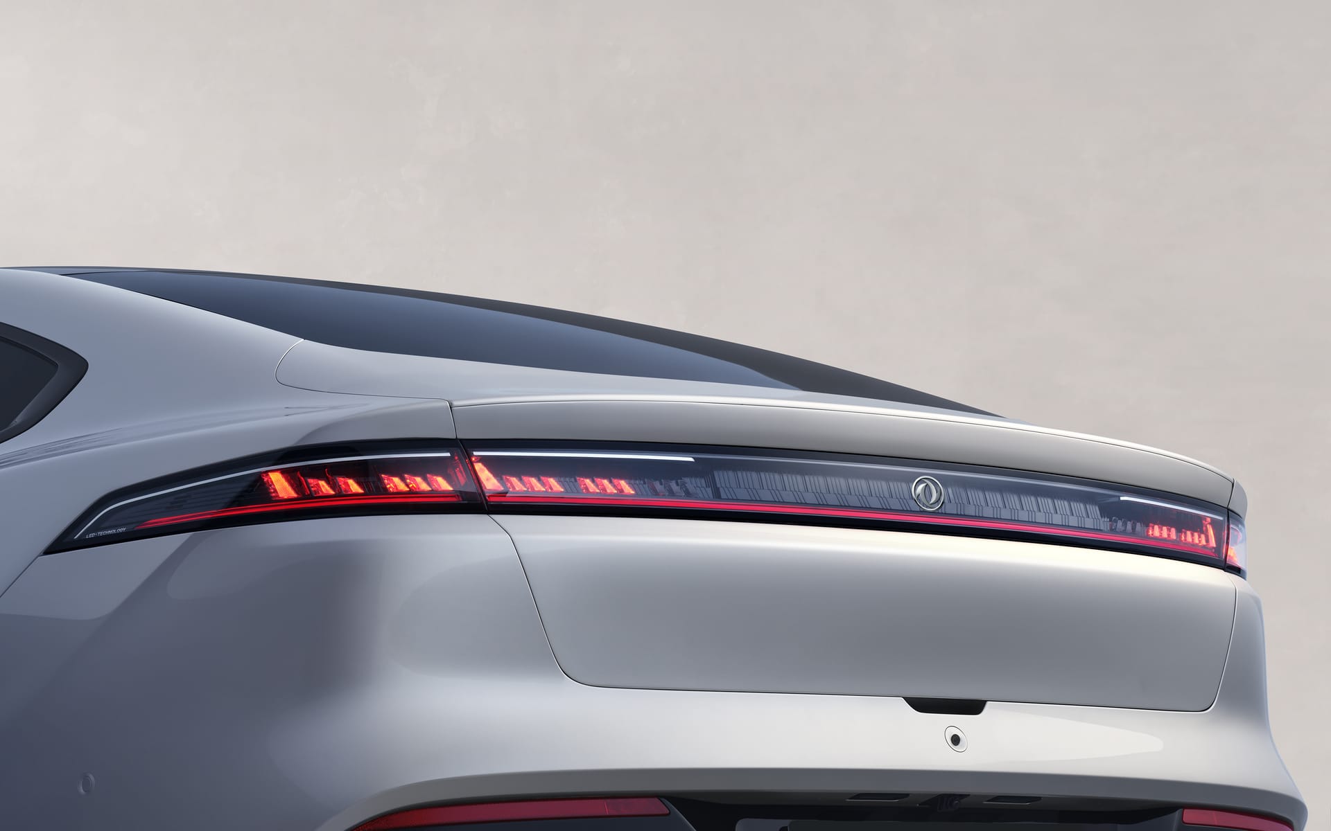 Dongfeng 007 exterior 8